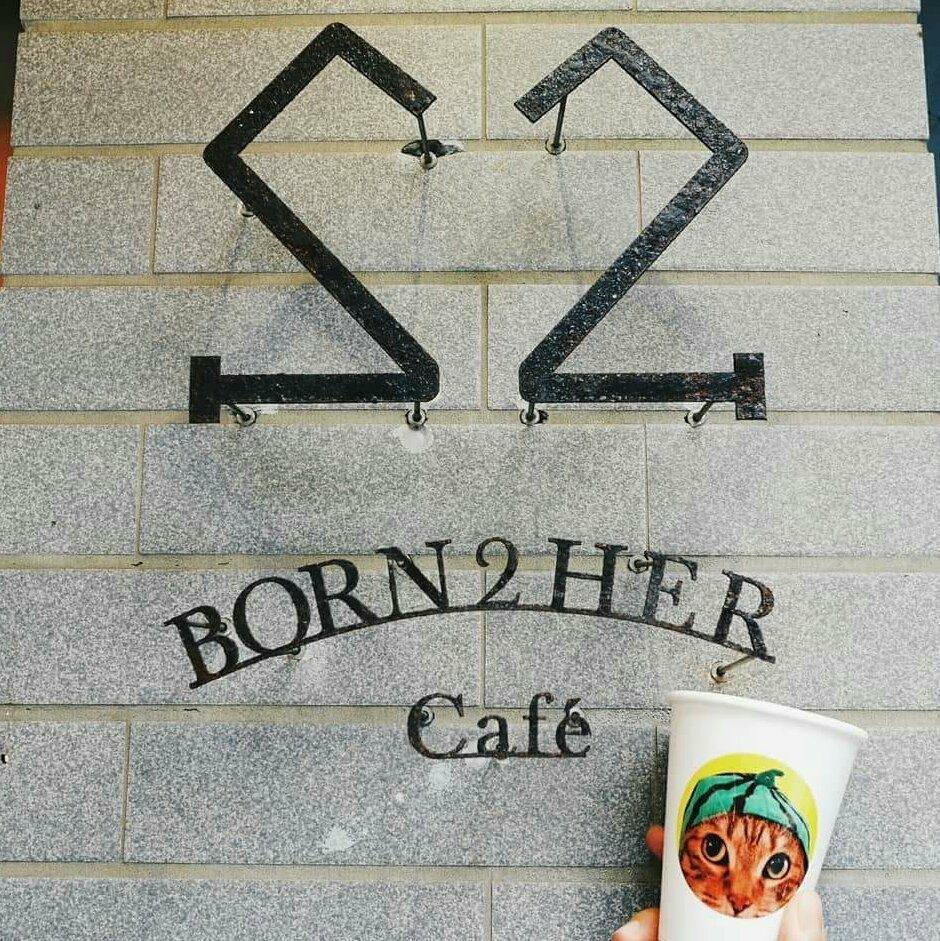 Born 2 Her cafe